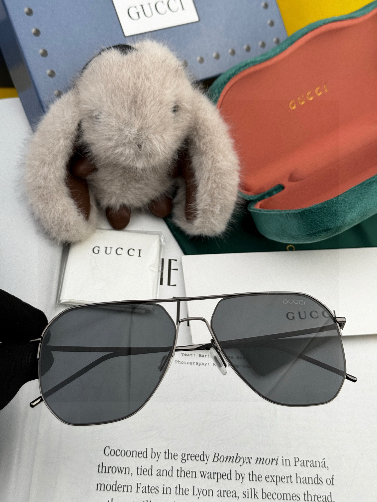         GUCCI 男款炫彩飞行员偏光太阳镜 ❤️材质：高清尼龙加厚卡槽高清偏光镜片 🌹无边框镜
