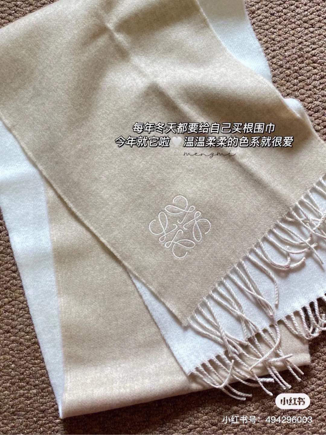    没见过吧，很少有人在柜里见过这条围巾😳当时发售的时候内地给的就特别少，原版是客户在日本中古店买到的