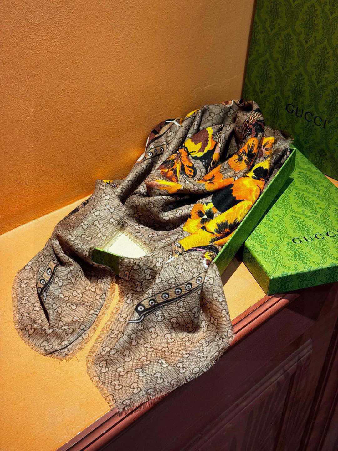   爆款出货 真正的海外原版货——从海外买的正品花了一个月画稿打版，要做咱们就做最好的💯 一花四色每色都