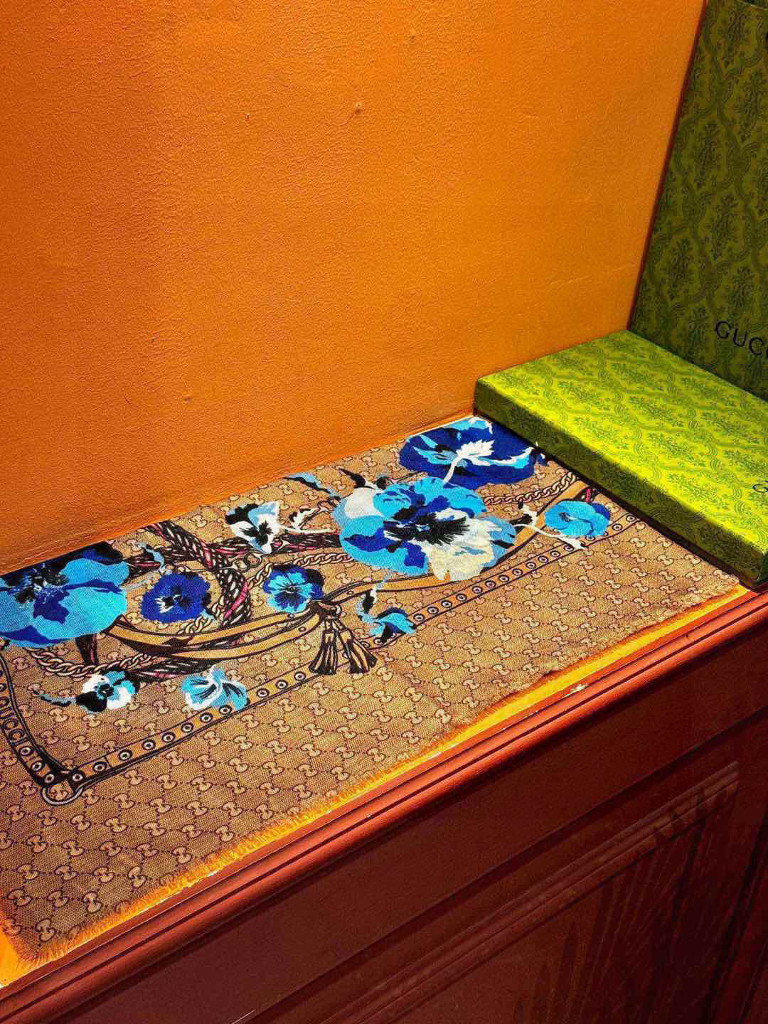   爆款出货 真正的海外原版货——从海外买的正品花了一个月画稿打版，要做咱们就做最好的💯 一花四色每色都