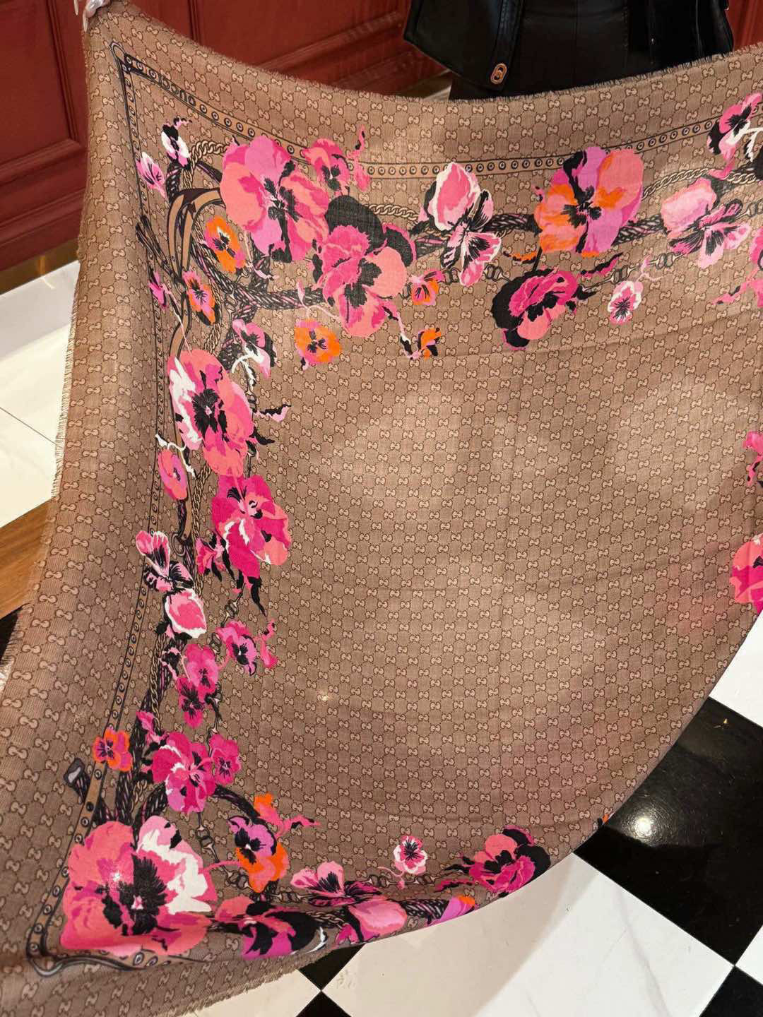   爆款出货 真正的海外原版货——从海外买的正品花了一个月画稿打版，要做咱们就做最好的💯 一花四色每色都