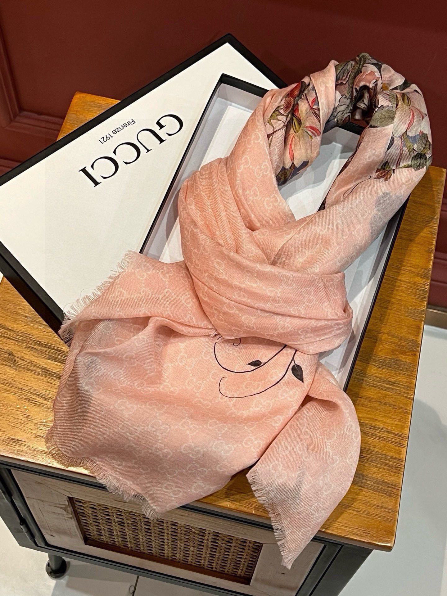  💟秀外慧中，美到过分❗️上身效果疯狂的喜欢❗️Gucci New~300支高端戒指绒！真心美爆了的设计