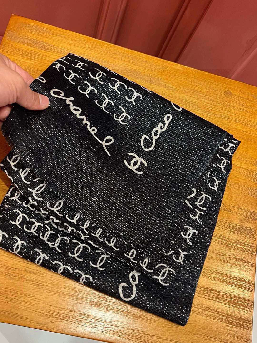  上新🌟 会发光发亮的围巾 💄💋新款客供银线💖羊绒面料长巾 😘美翻了流泪【手绘LOGO银线长巾】御用殿堂