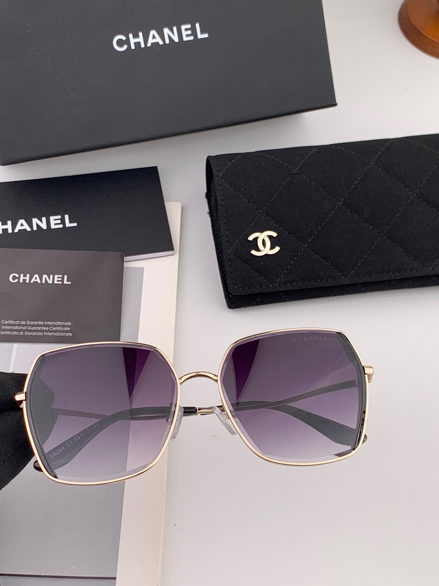 【CHANEL】香奈儿  新款尼龙偏光太眼镜，无框钻石 切边更有质感，大气女人范儿，大脸小脸都好看 ！型