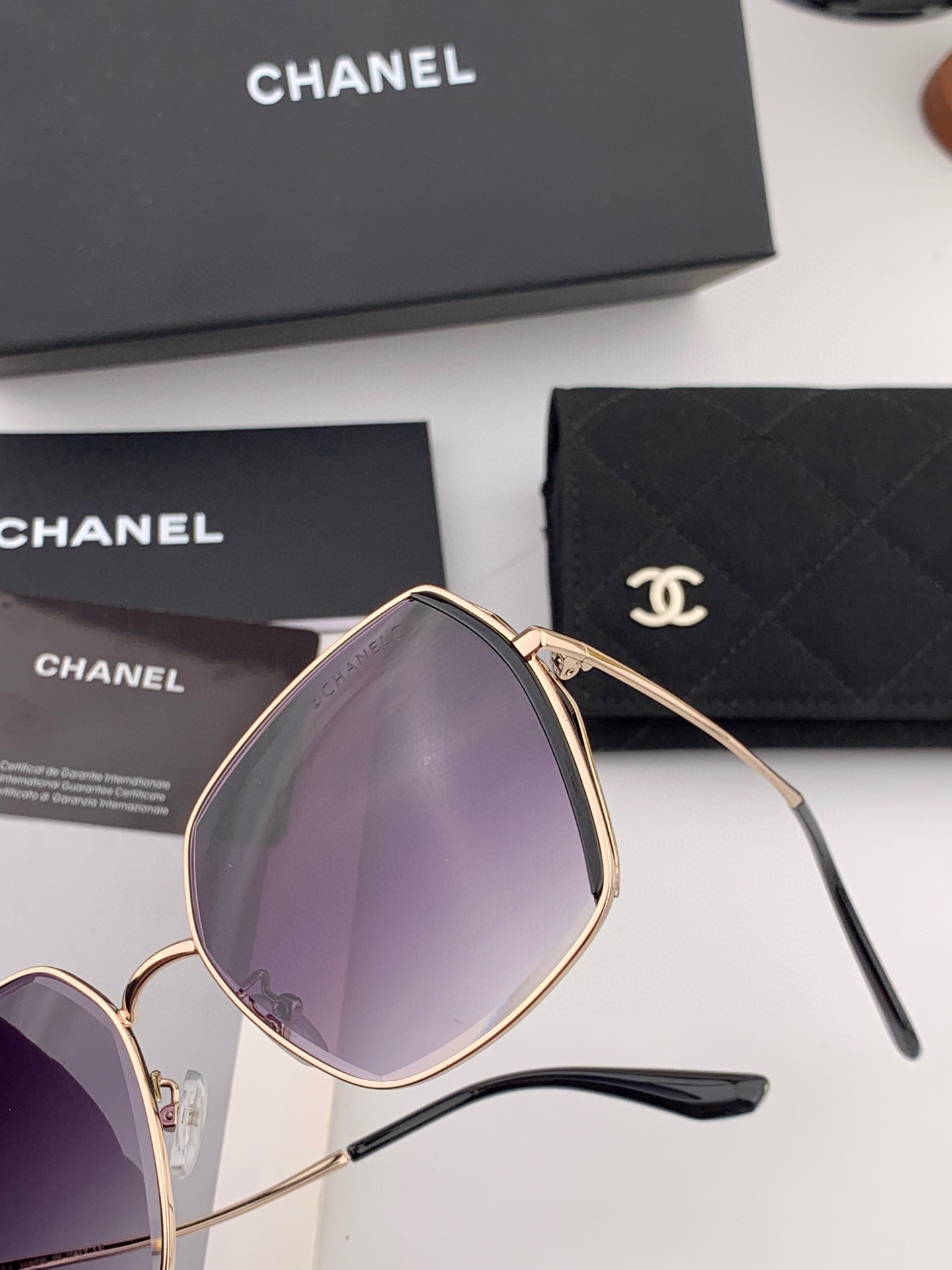 【CHANEL】香奈儿  新款尼龙偏光太眼镜，无框钻石 切边更有质感，大气女人范儿，大脸小脸都好看 ！型