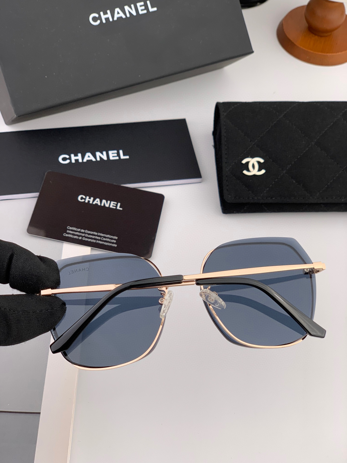 【CHANEL】香奈儿  新款尼龙偏光太眼镜，无框钻石 切边更有质感，大气女人范儿，大脸小脸都好看 ！型