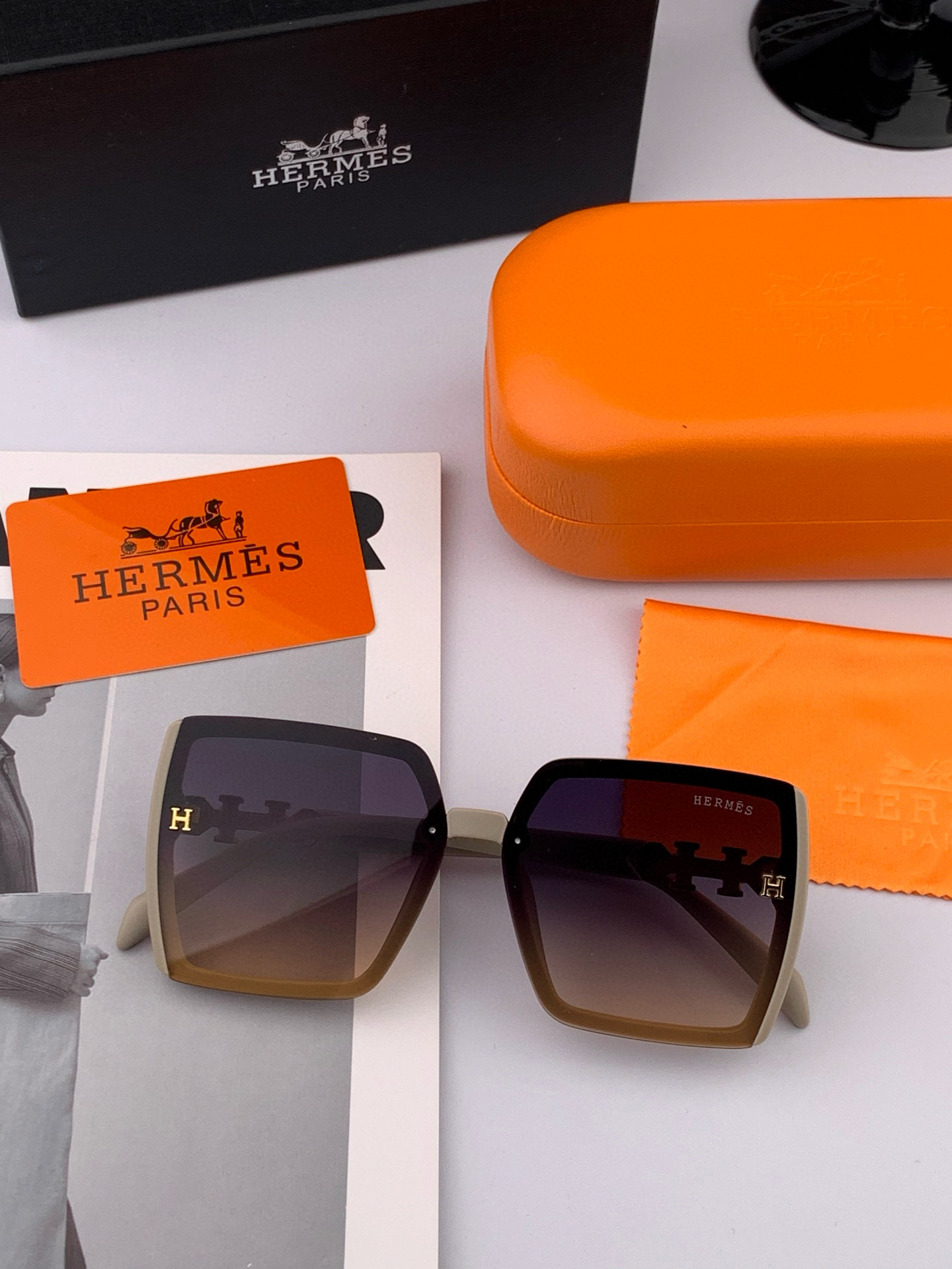   HERMES 爱马仕 2025开春新款🎈原版出货 网红超爆款💙经典奢华全球风强酷亲亲 时尚方框太阳镜