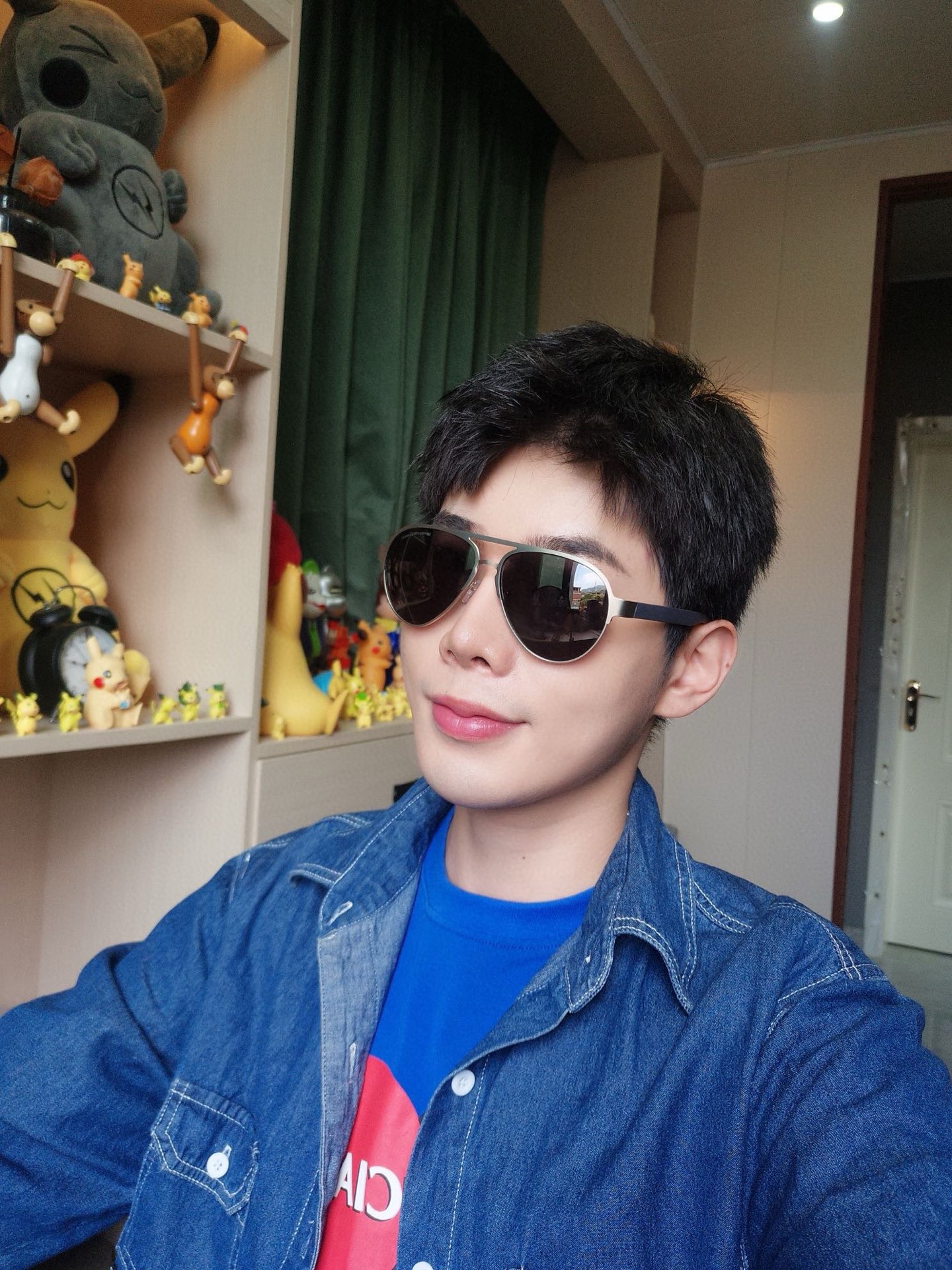 👑阿玛尼偏光金属男款大框太阳镜          材质：宝丽来高清偏光镜片，夏日出行必备款。型号：A08