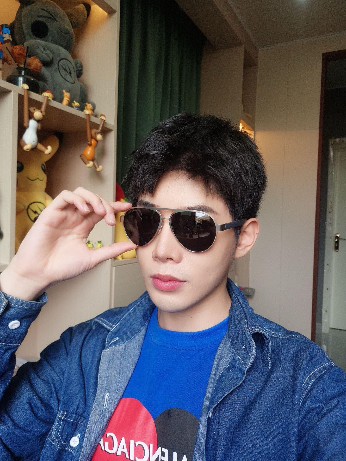 👑阿玛尼偏光金属男款大框太阳镜          材质：宝丽来高清偏光镜片，夏日出行必备款。型号：A08