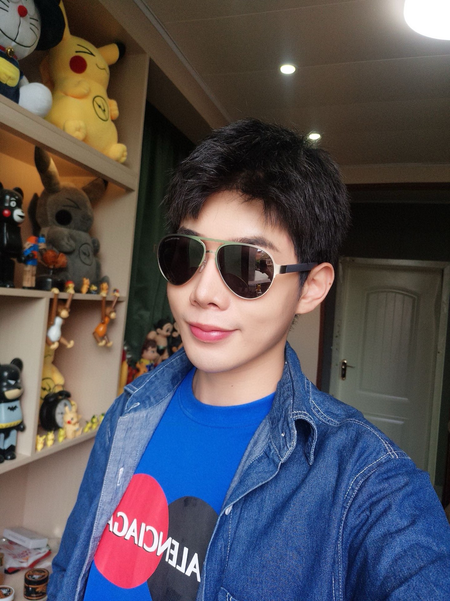 👑阿玛尼偏光金属男款大框太阳镜          材质：宝丽来高清偏光镜片，夏日出行必备款。型号：A08