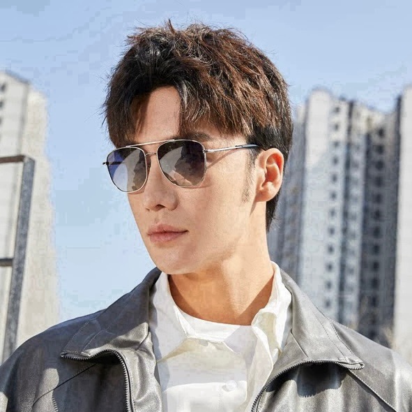   Gucci 。  高品质男女款墨镜   👍 进口宝丽来偏光镜片  。蛤蟆镜 开车钓鱼都可 。百搭显瘦