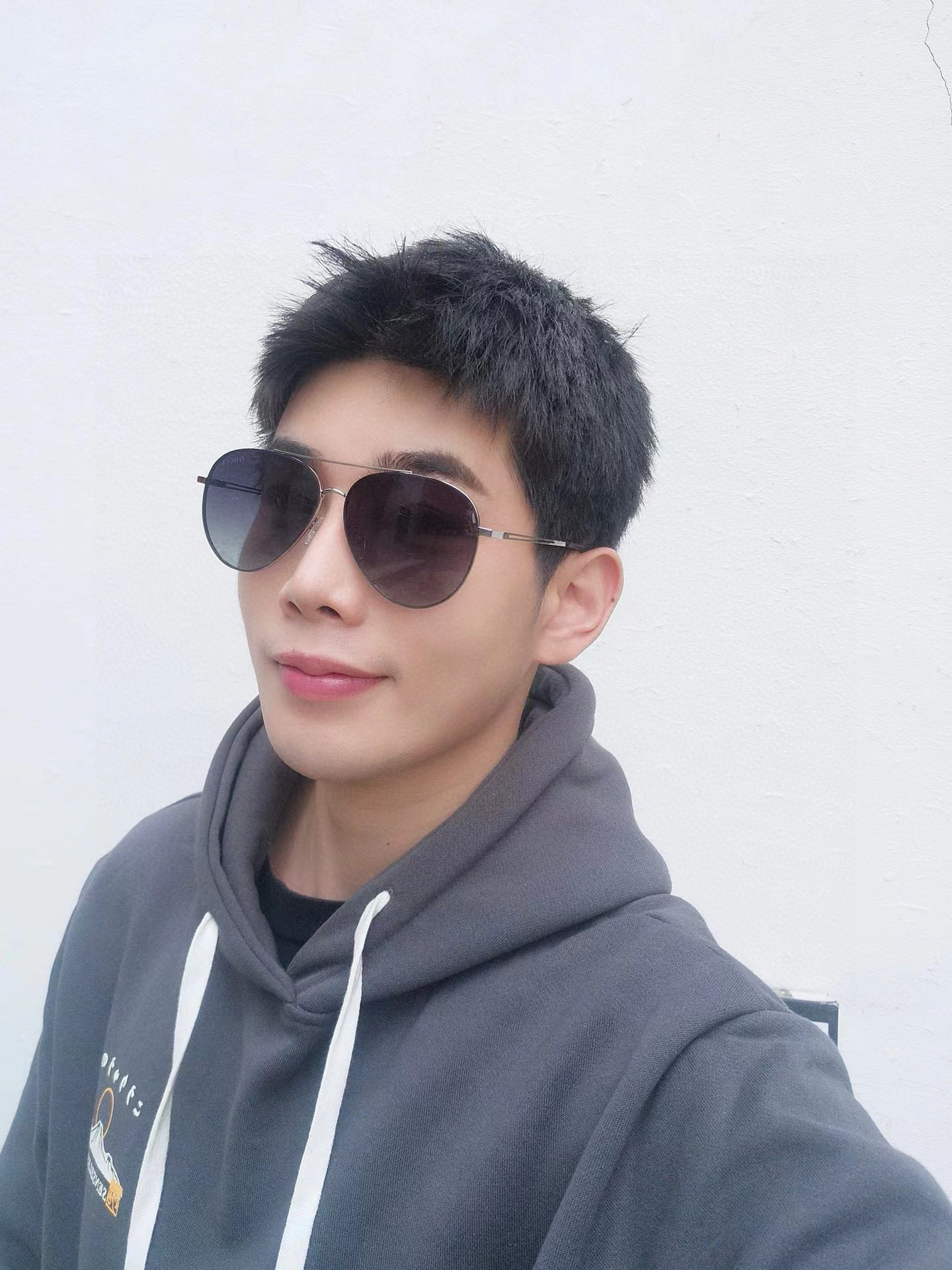   GUCCI 男款炫彩飞行员偏光太阳镜 ❤️材质：高清尼龙加厚卡槽高清偏光镜片 🌹无边框镜架💕颜👍型号