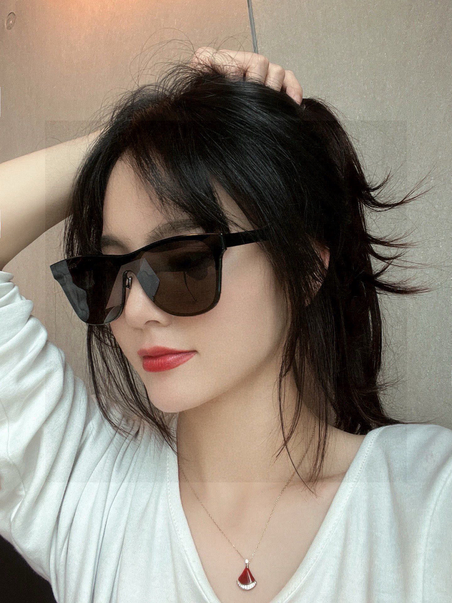  连体镜GUCCI2025开春新款一体镜 大框太阳镜男女同款 😎 
爆款大框尼龙太阳镜 超逼格超酷 
镜