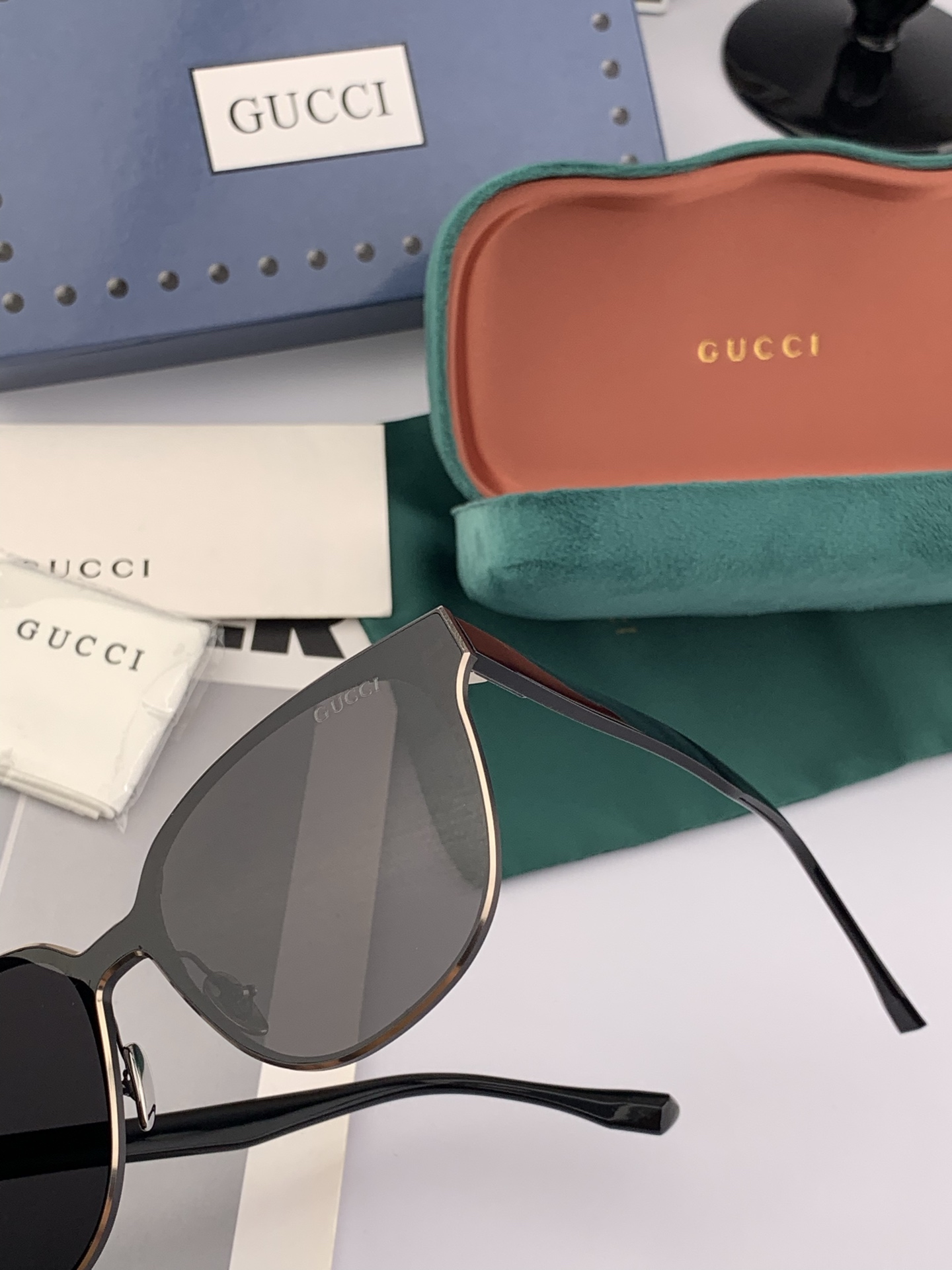  连体镜GUCCI2025开春新款一体镜 大框太阳镜男女同款 😎 
爆款大框尼龙太阳镜 超逼格超酷 
镜