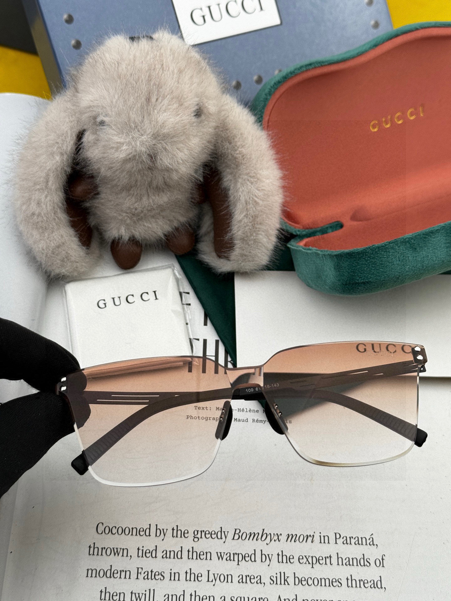       GUCC* 2025 新款男女情侣款太阳iP电镀永不褪色 卖点：超轻超有弹性整幅眼镜无螺丝重