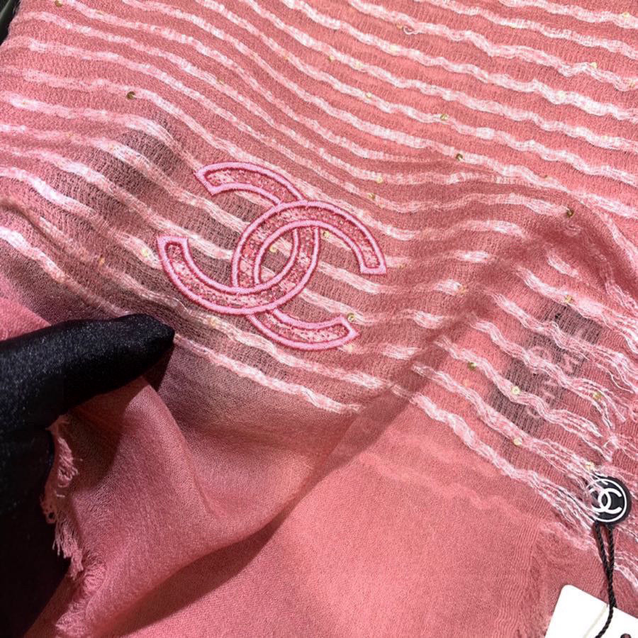   Chanel最新款，欧美专柜同步❗❗❗羊绒工艺的极致体现，大牌的脑残、虐人极限构想，镶嵌亮片设计 更