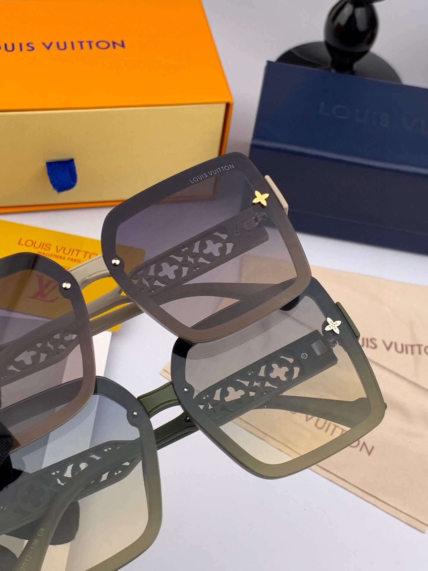   LV 太阳镜潮品官网模特同款 玫瑰玫瑰四叶草🍀精致个性设计简约时尚 高品质值得拥有绝对潮爆整个夏季 