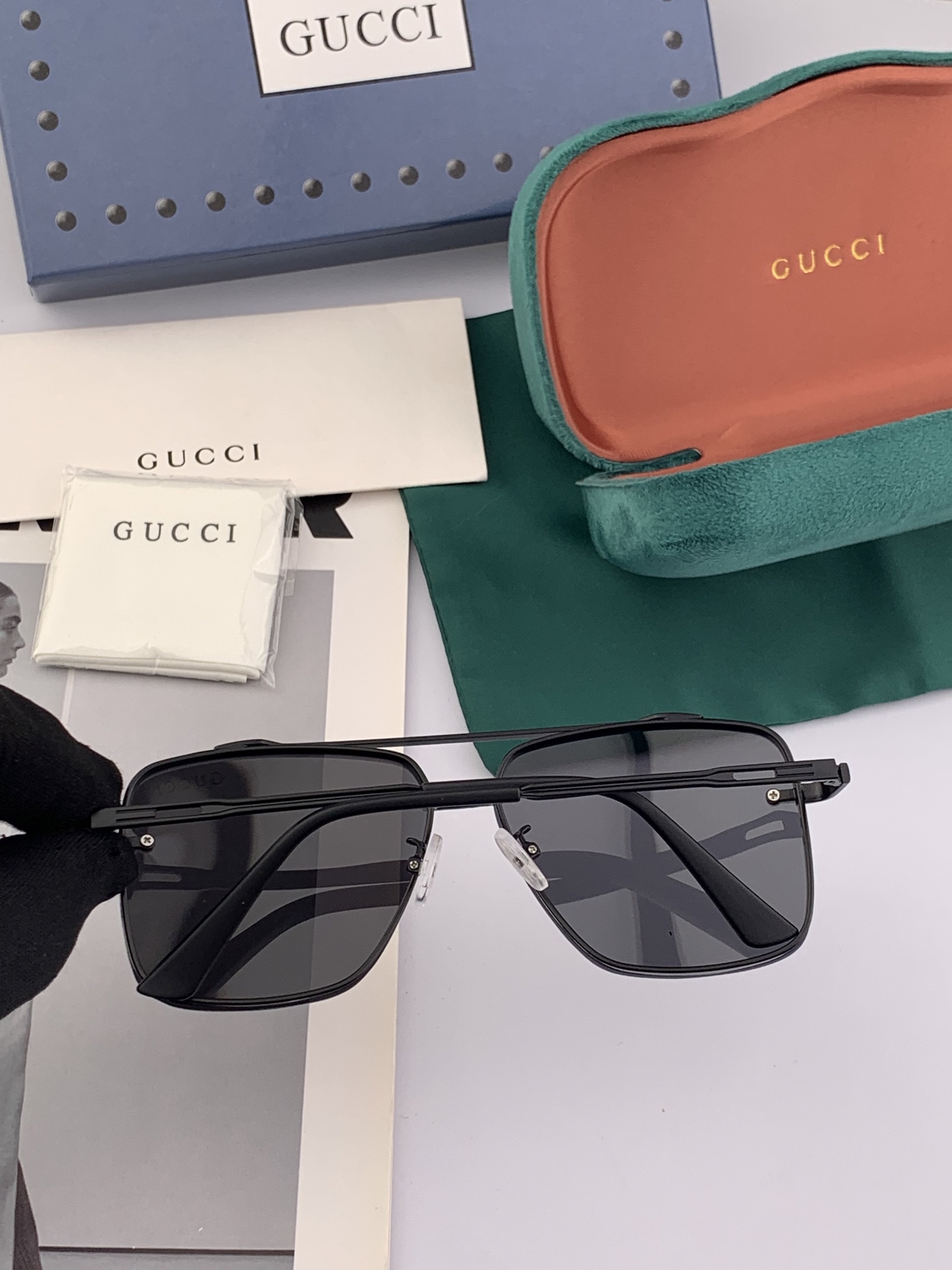  GUCCI 官网同步。  高品质男女款墨镜   👍 进口宝丽来偏光镜片  。蛤蟆镜 开车钓鱼都可 。型