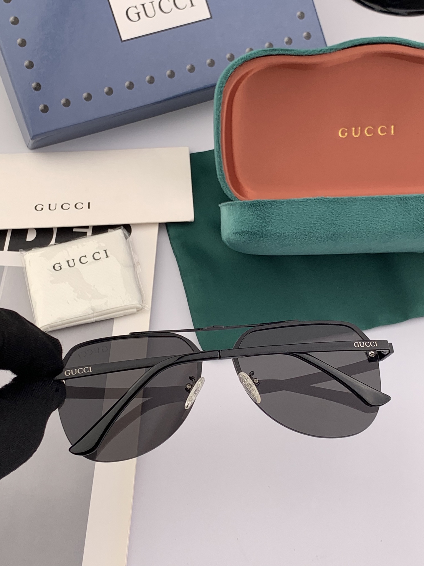  GUCCI 官网同步。  高品质男女款墨镜   👍 进口宝丽来偏光镜片  。蛤蟆镜 开车钓鱼都可 。型