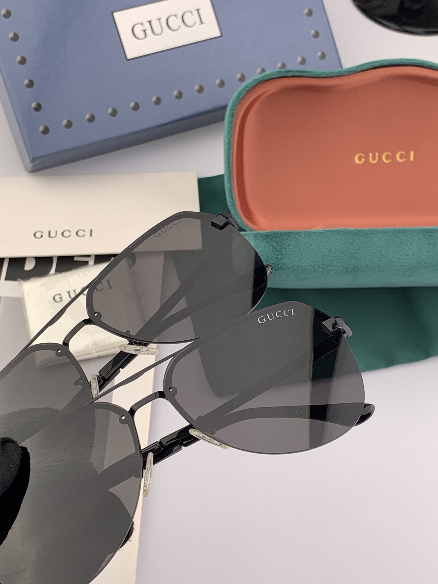 GUCCI 官网同步。  高品质男女款墨镜   👍 进口宝丽来偏光镜片  。蛤蟆镜 开车钓鱼都可 。型
