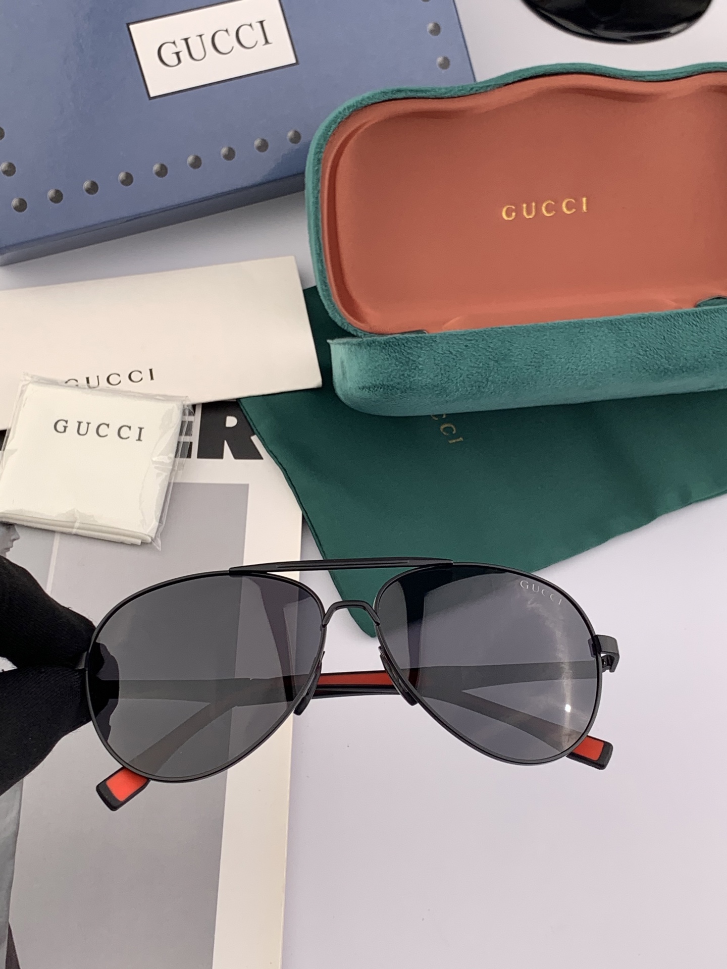  😈GUCCI😈 男士推荐 ❤️💛💚新款偏光太阳镜  时尚大方 舒适轻盈  型号：G0039