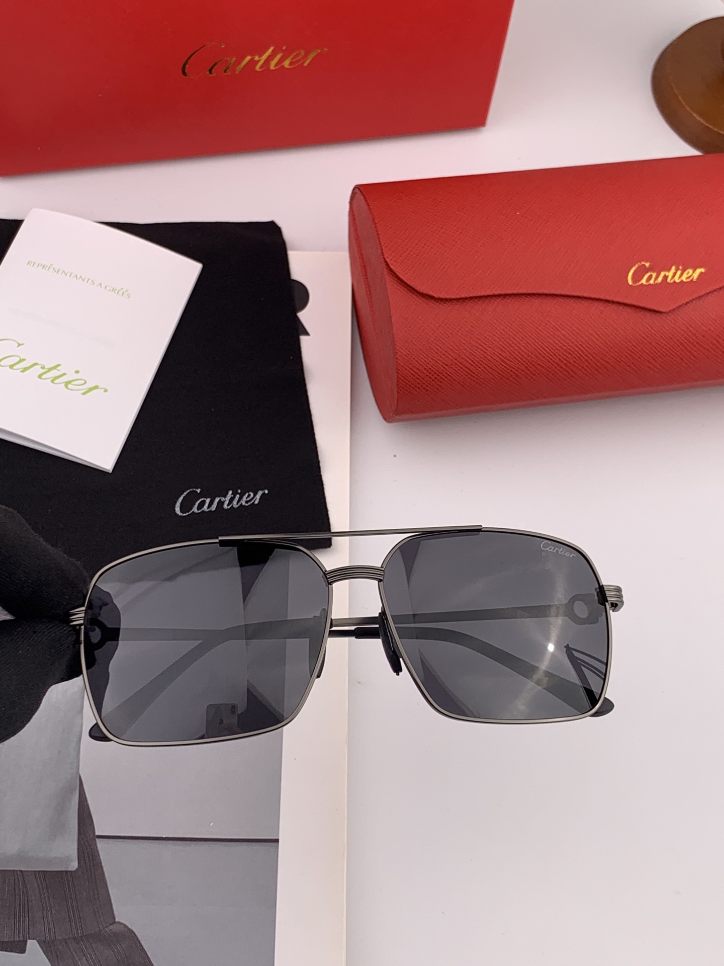  【Cartier  卡地亚】 👑男女款偏光墨镜  双色烤漆工艺  进口宝丽来偏光镜片   顶级做工彰显