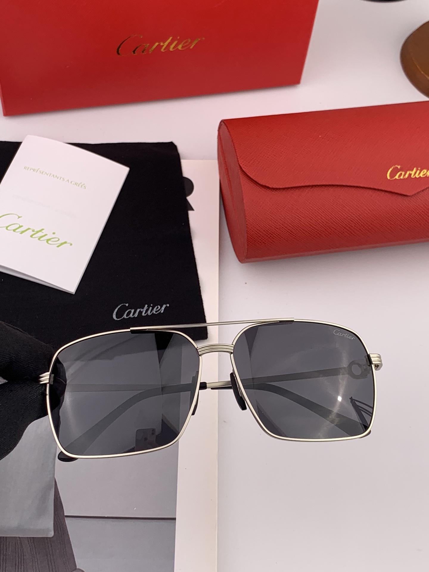  【Cartier  卡地亚】 👑男女款偏光墨镜  双色烤漆工艺  进口宝丽来偏光镜片   顶级做工彰显