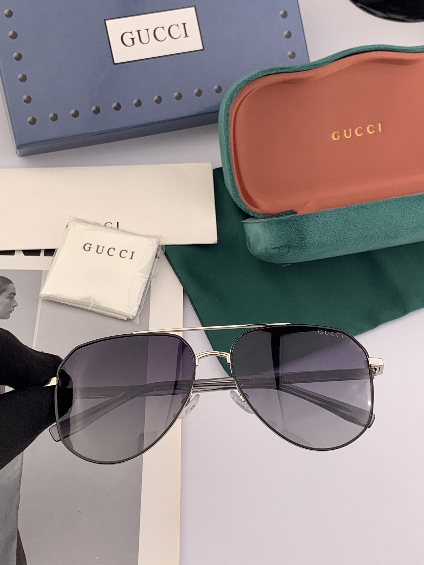   Gucci 。  高品质男女款墨镜   👍 进口宝丽来偏光镜片  。蛤蟆镜 开车钓鱼都可 。百搭显瘦