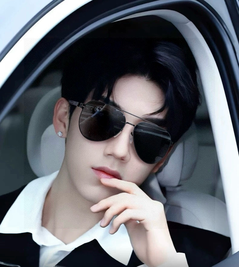 ♦️ GUCCI 2025新款男女情侣款太阳镜多边形墨镜iP电镀永不褪色 超轻超有弹性整幅眼镜无螺丝重要