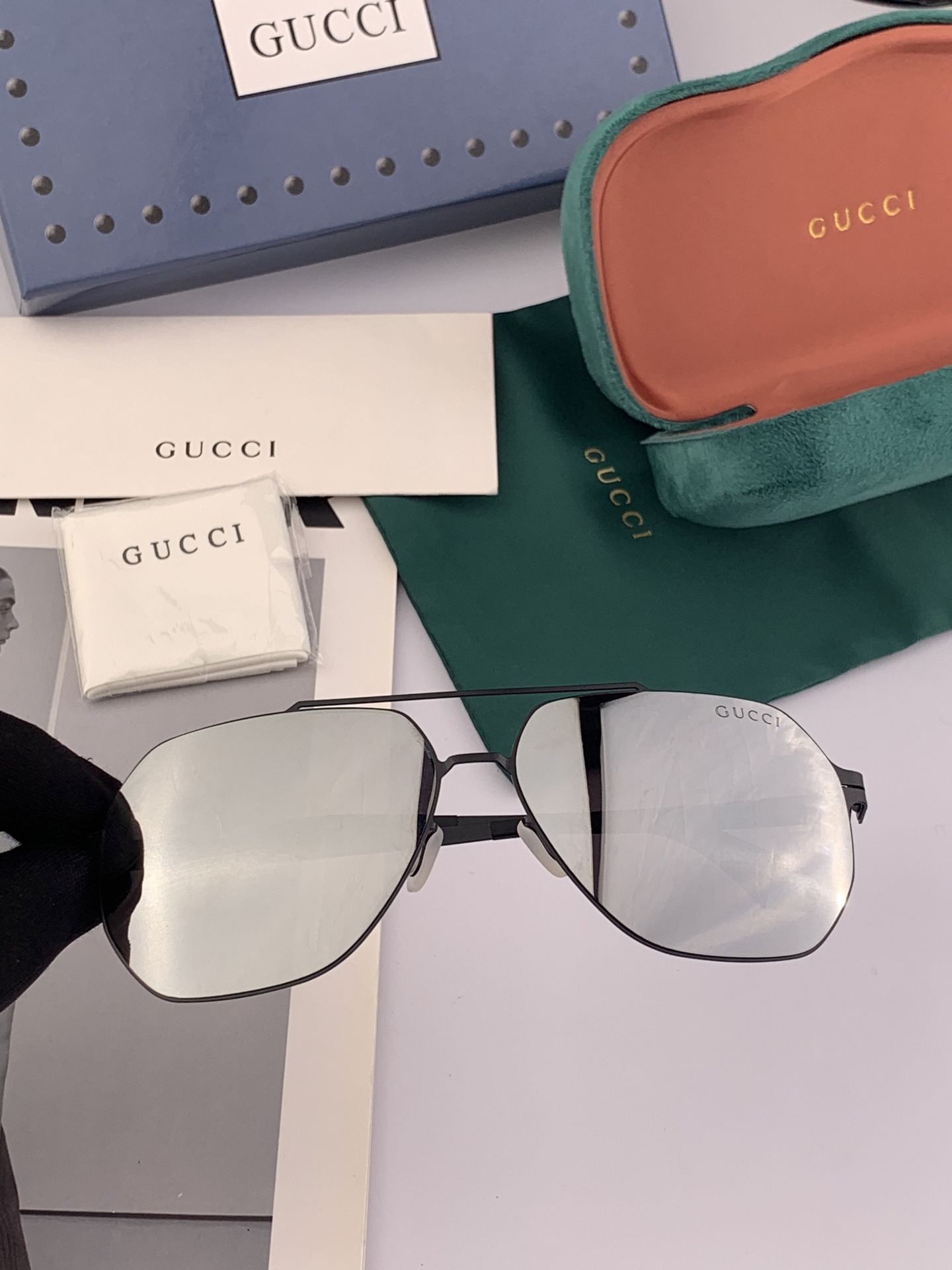    GUCCI 新款超轻无螺丝压不坏系列情侣款太阳镜高清尼龙镜片 商务旅行版 绅士高清太阳眼镜 （舒适