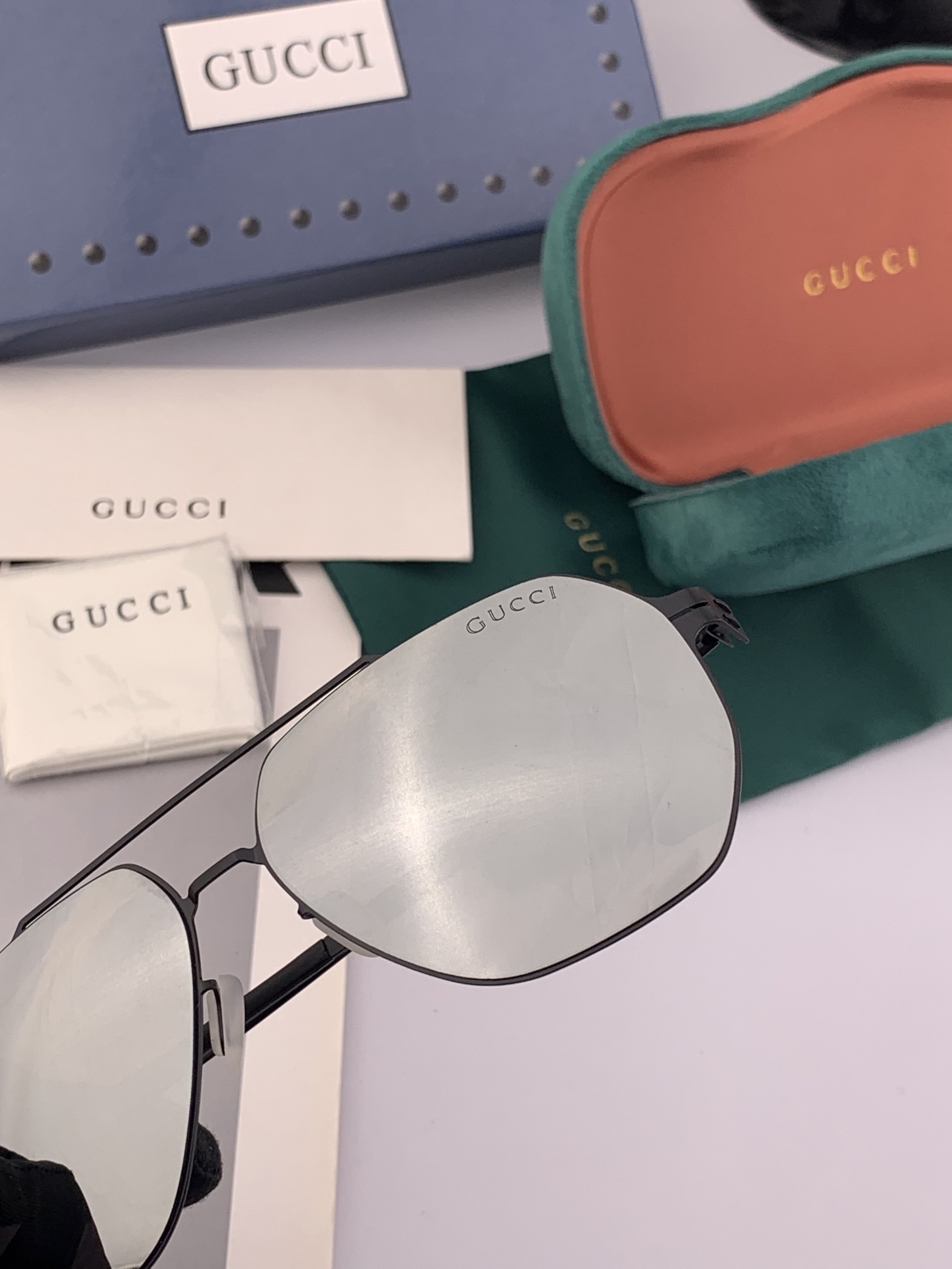    GUCCI 新款超轻无螺丝压不坏系列情侣款太阳镜高清尼龙镜片 商务旅行版 绅士高清太阳眼镜 （舒适