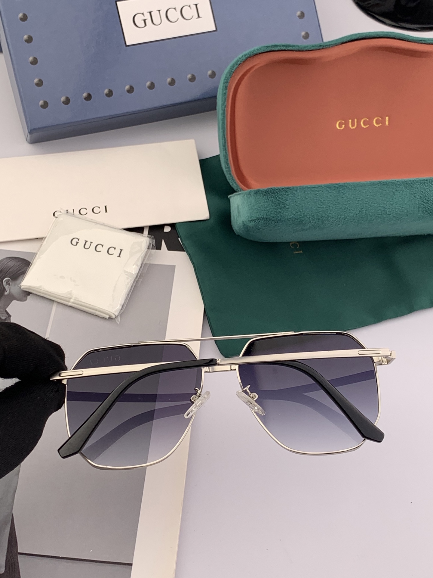      GUCCI 男款炫彩飛行員偏光太陽鏡 ❤️材質：高清尼龍加厚卡槽高清偏光鏡片 🌹無邊框鏡架💕顏