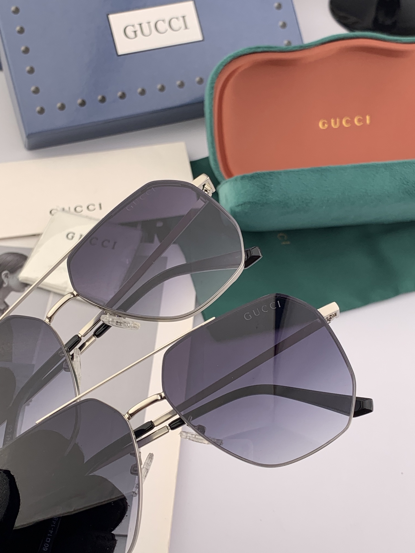      GUCCI 男款炫彩飛行員偏光太陽鏡 ❤️材質：高清尼龍加厚卡槽高清偏光鏡片 🌹無邊框鏡架💕顏