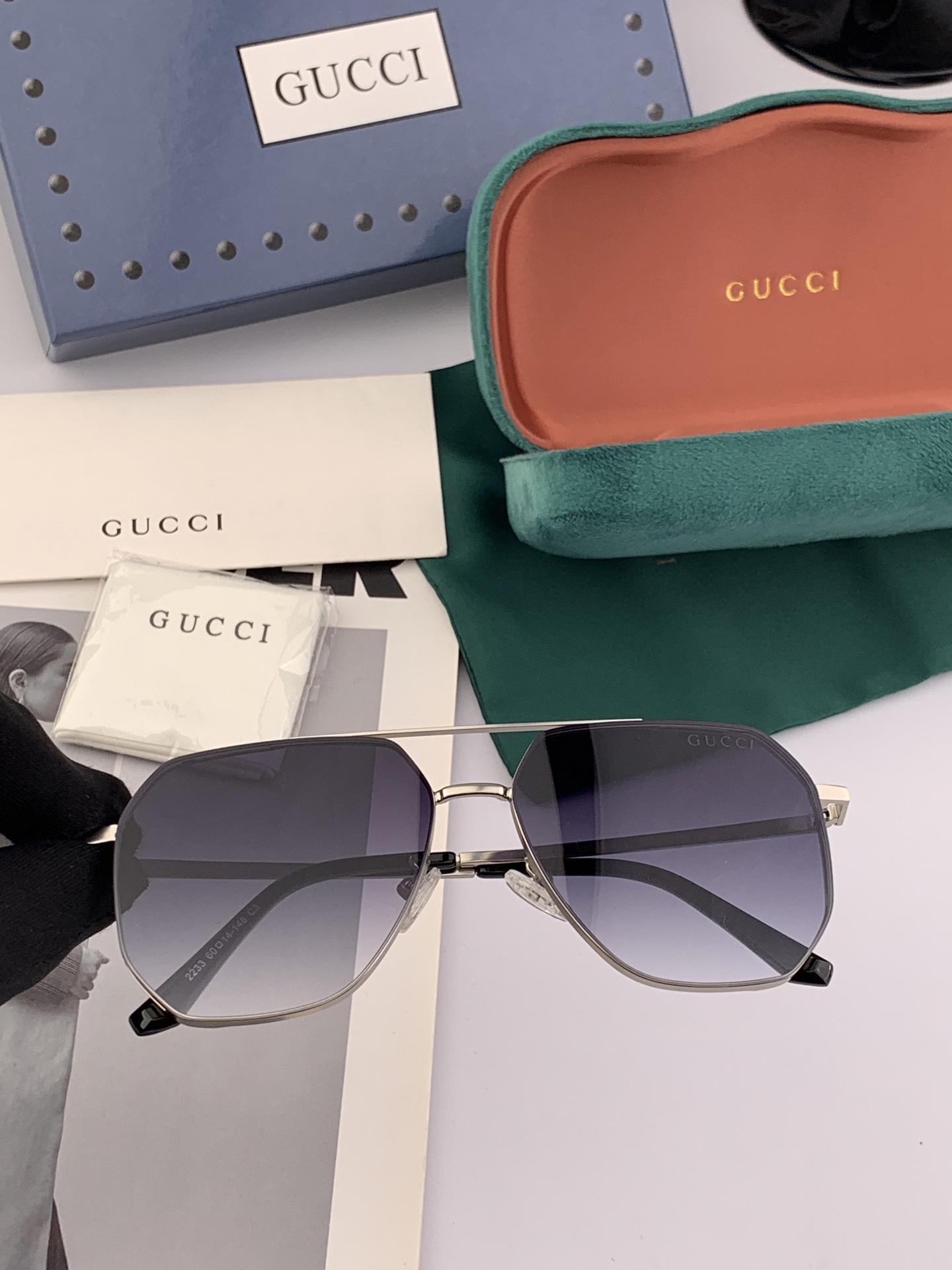      GUCCI 男款炫彩飛行員偏光太陽鏡 ❤️材質：高清尼龍加厚卡槽高清偏光鏡片 🌹無邊框鏡架💕顏