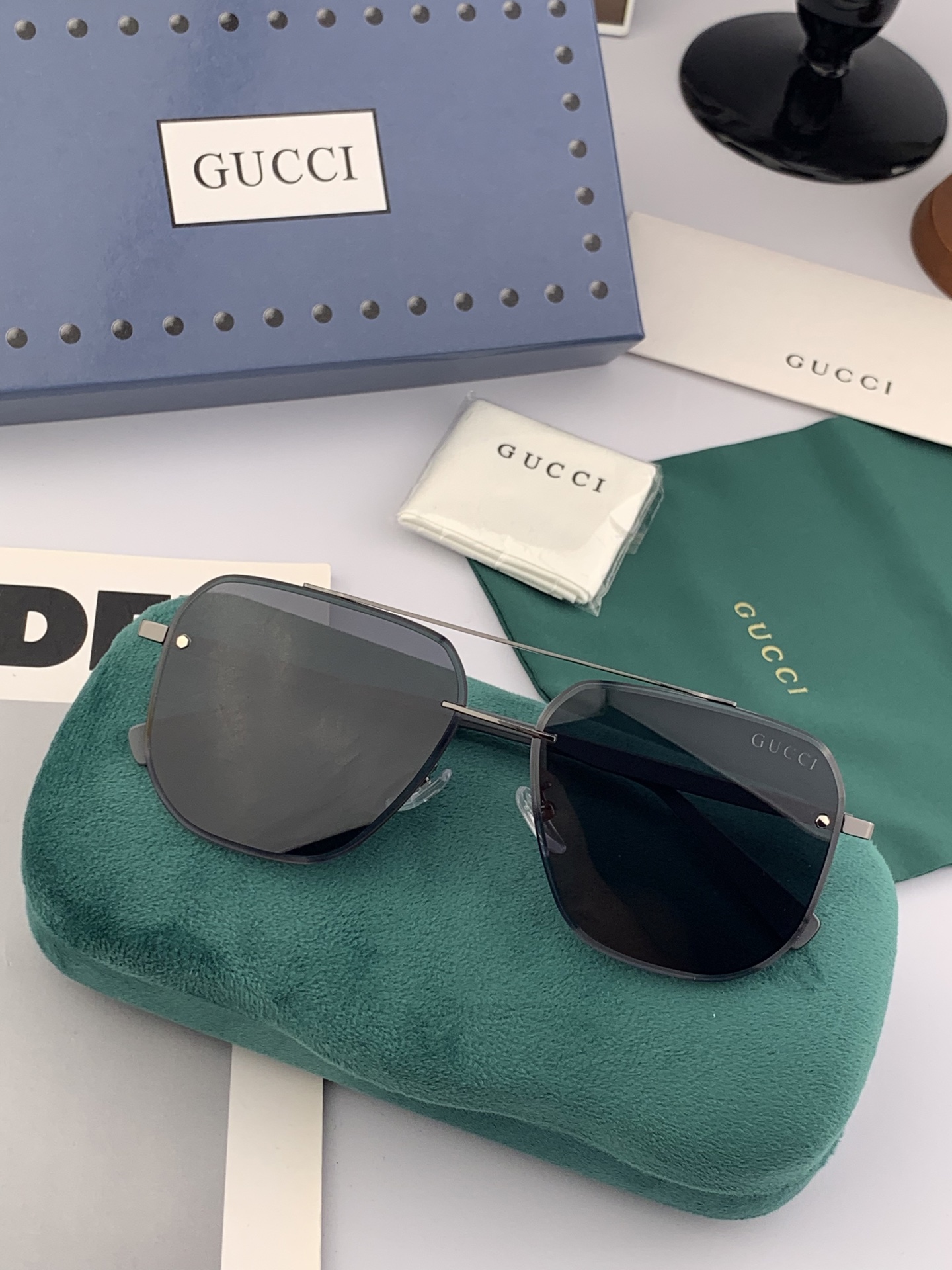         GUCCI 男款炫彩飞行员偏光太阳镜 ❤️材质：高清尼龙加厚卡槽高清偏光镜片 🌹无边框镜