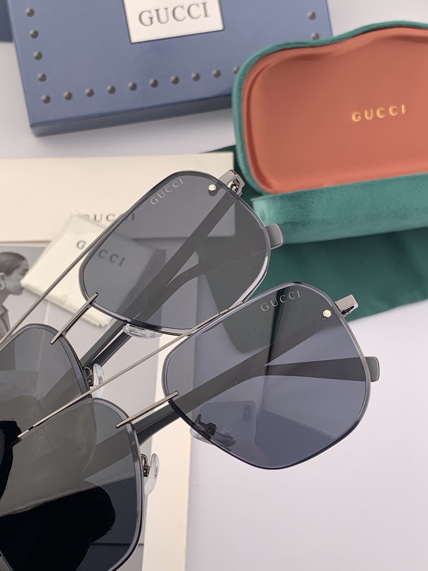         GUCCI 男款炫彩飞行员偏光太阳镜 ❤️材质：高清尼龙加厚卡槽高清偏光镜片 🌹无边框镜