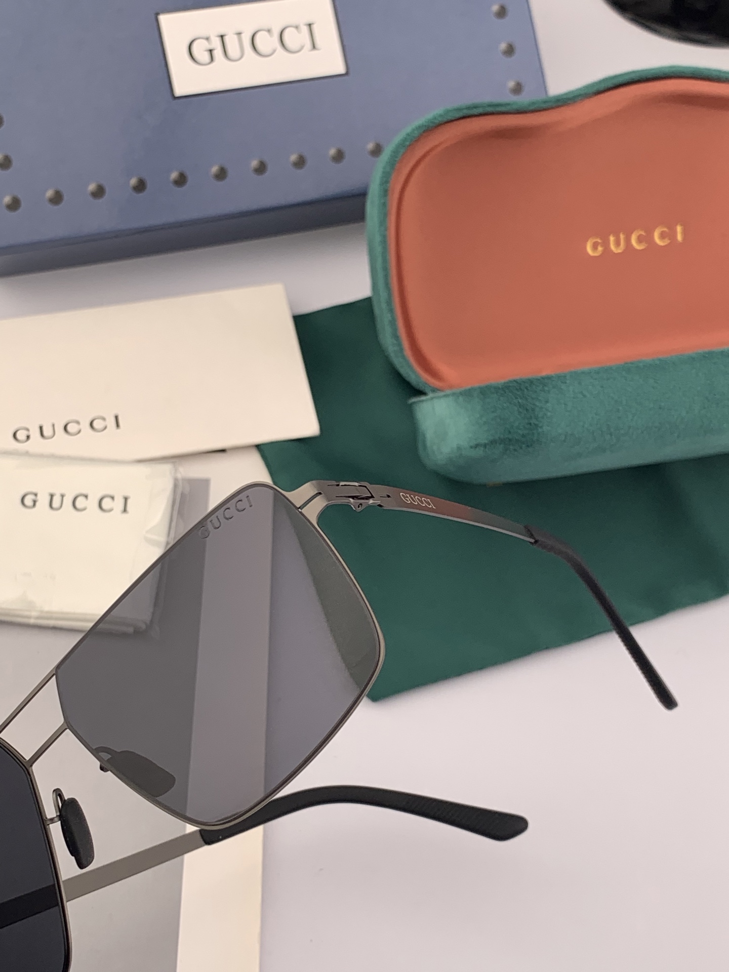   Gucci 2025春夏新款超轻无螺丝压不坏系列情侣款太阳镜高清尼龙镜片🦅完美品质，适合各种脸型，经