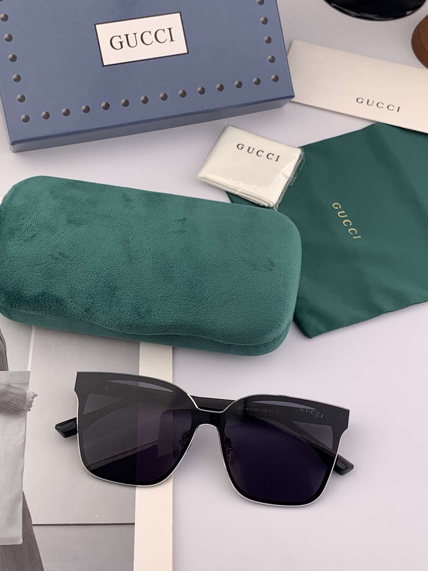  连体镜GUCCI2025开春新款一体镜 大框太阳镜男女同款 😎 
爆款大框尼龙太阳镜 超逼格超酷 
镜