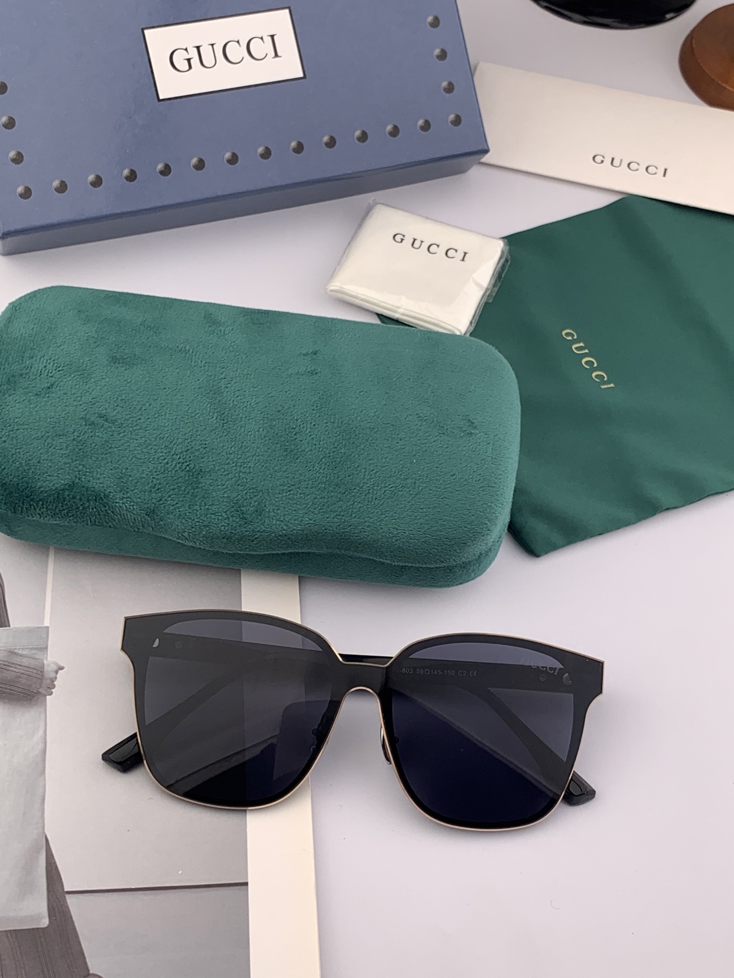  连体镜GUCCI2025开春新款一体镜 大框太阳镜男女同款 😎 
爆款大框尼龙太阳镜 超逼格超酷 
镜