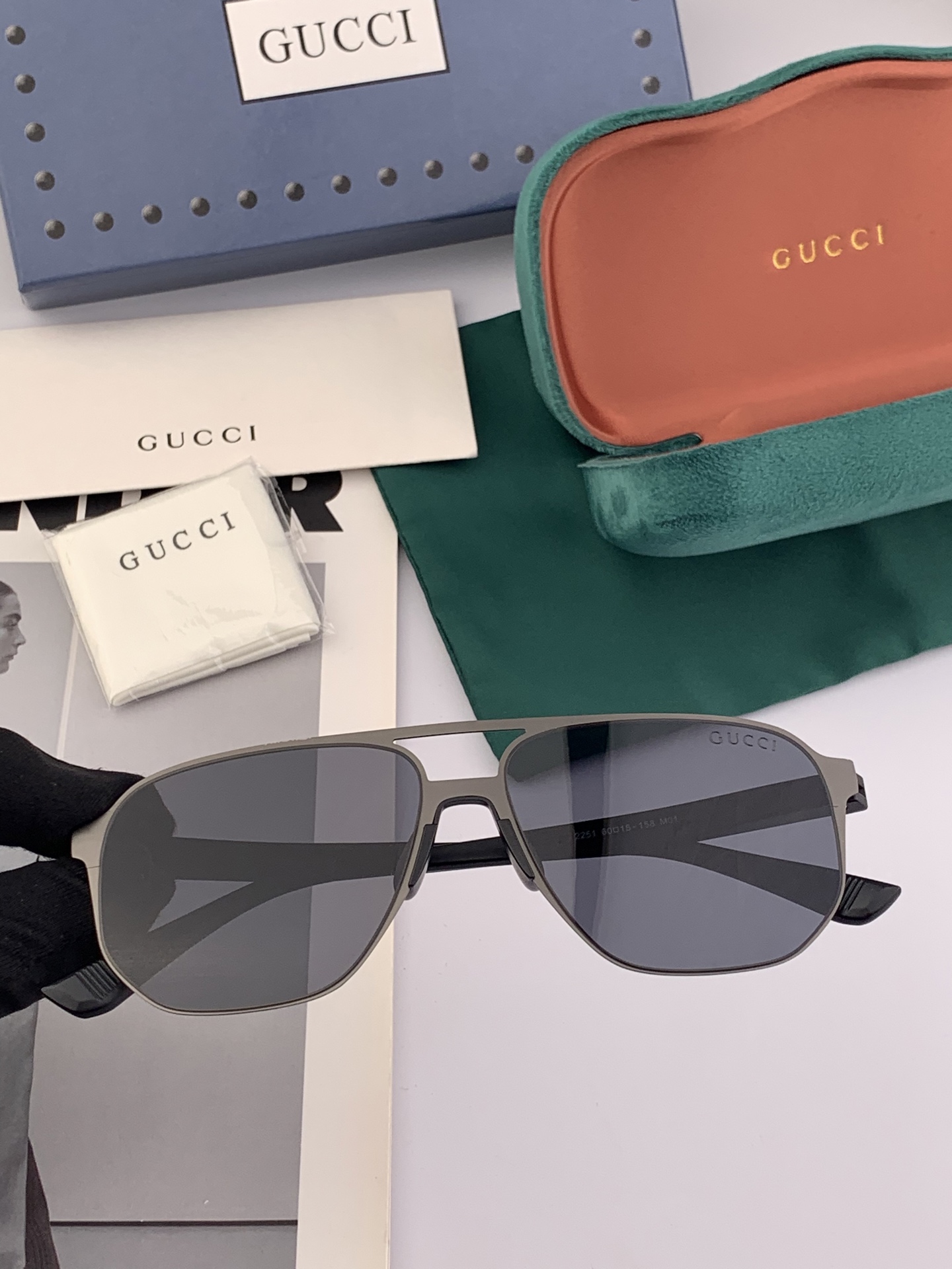         GUCCI 男款炫彩飞行员偏光太阳镜 ❤️材质：高清尼龙加厚卡槽高清偏光镜片 🌹无边框镜