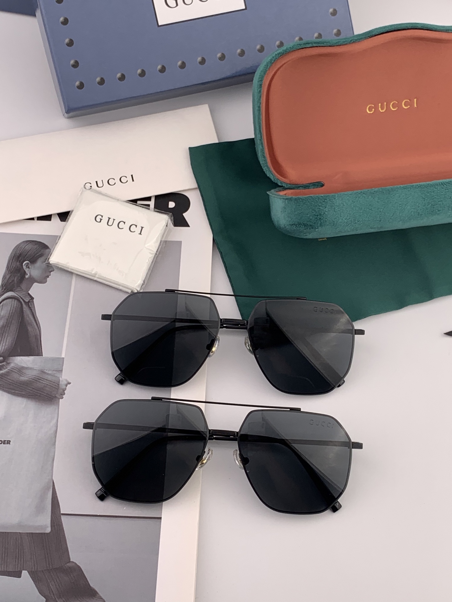         GUCCI 男款炫彩飞行员偏光太阳镜 ❤️材质：高清尼龙加厚卡槽高清偏光镜片 🌹无边框镜