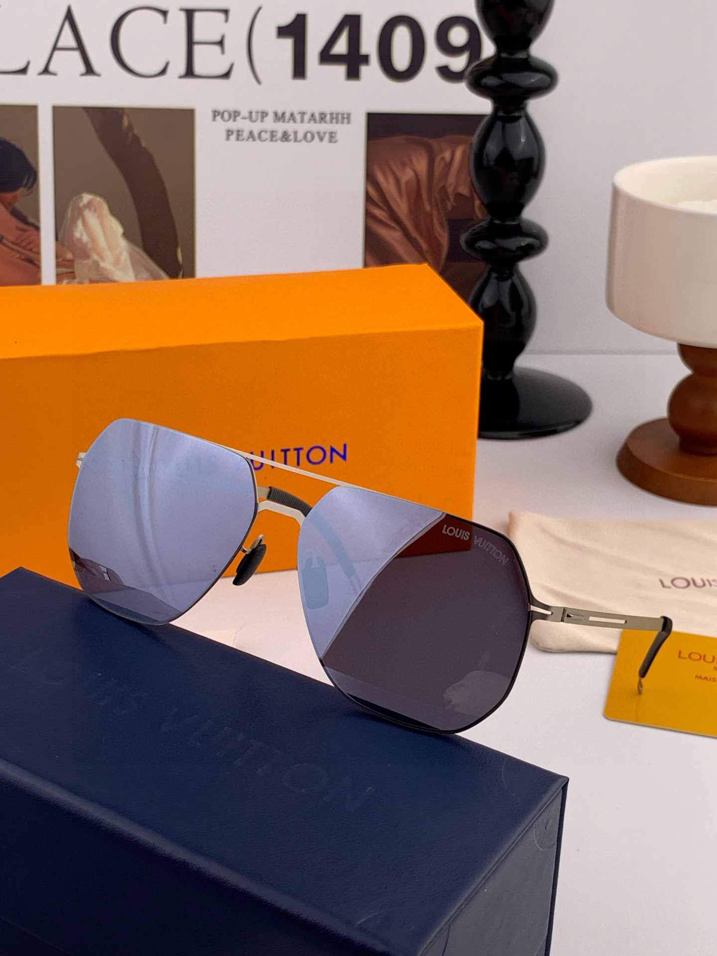 ♦️LV 2025新款男女情侣款太阳镜多边形墨镜iP电镀永不褪色 超轻超有弹性整幅眼镜无螺丝重要的是压不