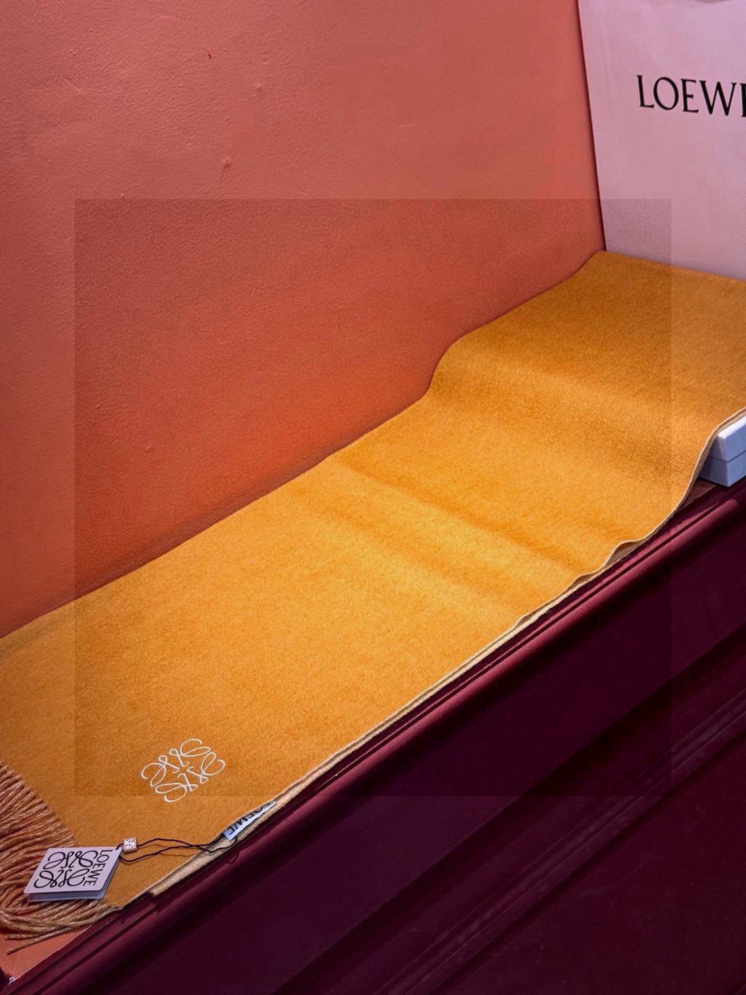   2024年Lv爆款经典四叶草🍀双面提花爆款围巾🧣！！！非常百搭的一款，搭配大衣，毛衣都非常高级，尺寸