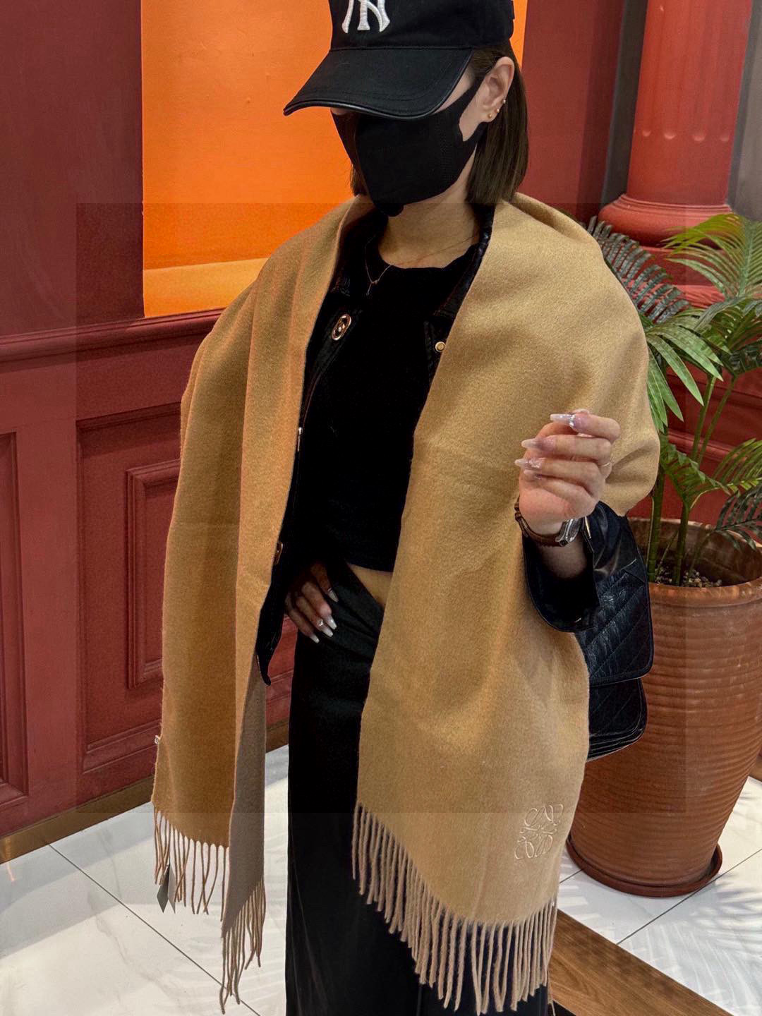   2024年Lv爆款经典四叶草🍀双面提花爆款围巾🧣！！！非常百搭的一款，搭配大衣，毛衣都非常高级，尺寸