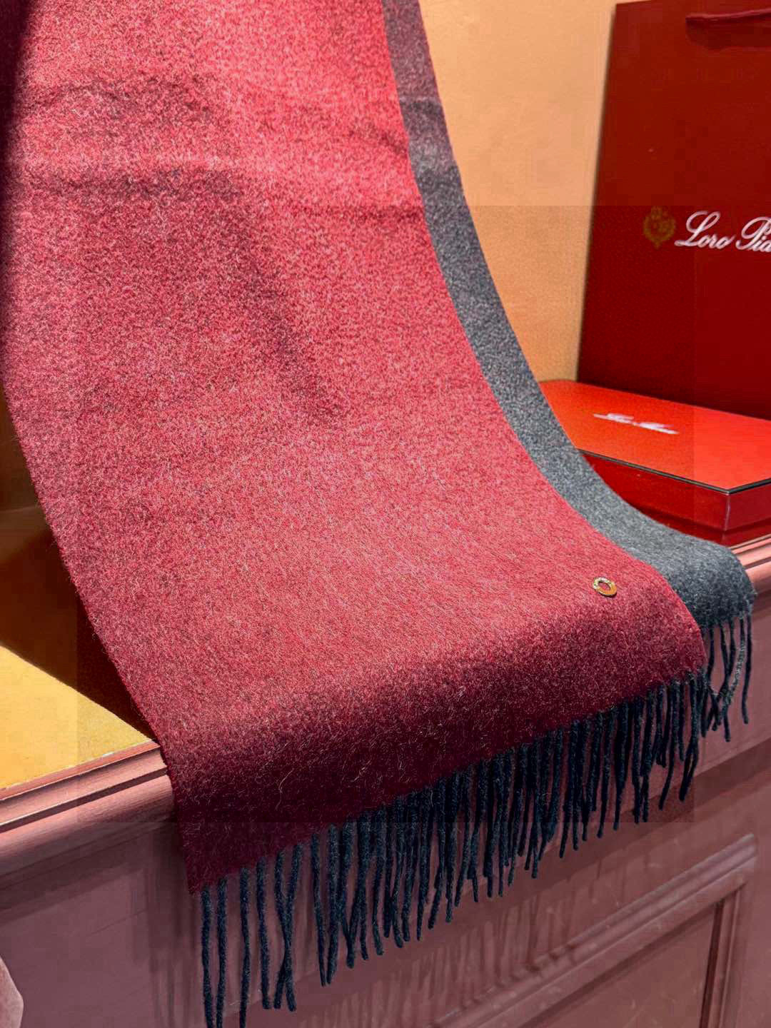  ✨✨太美了😍 【皮安娜】情侣款  美到要尖叫😱专柜最新款🎊英伦欧美范儿「多色渐变」又是一款即时尚又实用