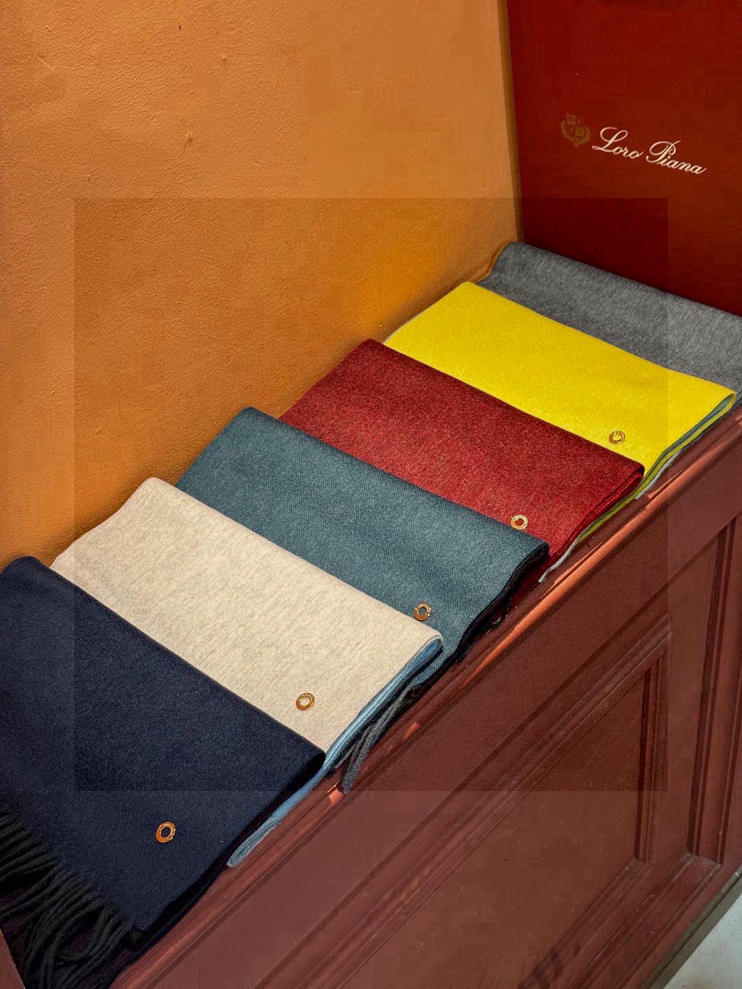  ✨✨太美了😍 【皮安娜】情侣款  美到要尖叫😱专柜最新款🎊英伦欧美范儿「多色渐变」又是一款即时尚又实用