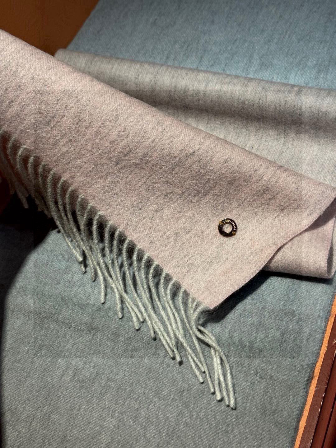  ✨✨太美了😍 【皮安娜】情侣款  美到要尖叫😱专柜最新款🎊英伦欧美范儿「多色渐变」又是一款即时尚又实用