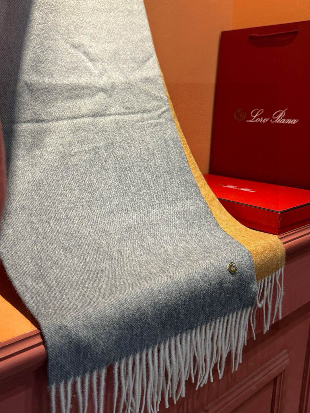  ✨✨太美了😍 【皮安娜】情侣款  美到要尖叫😱专柜最新款🎊英伦欧美范儿「多色渐变」又是一款即时尚又实用