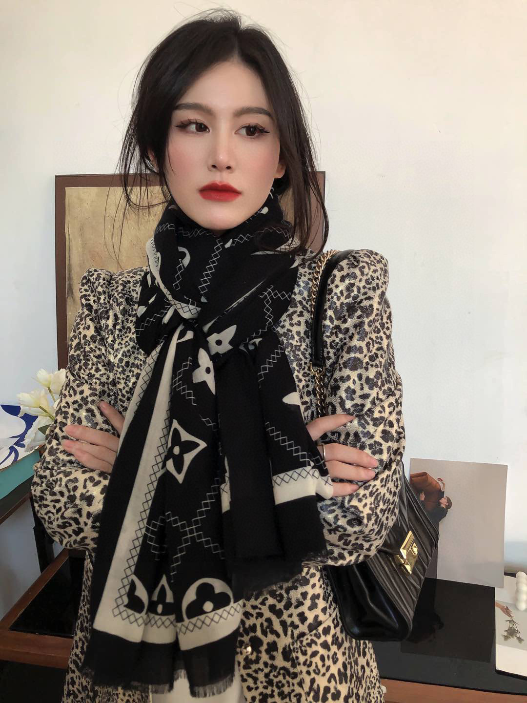   上新真心赞‼️【LV】薄羊绒长巾本款 羊绒长巾专柜同步‼️喷墨工艺呈现鲜活色彩。品质超级好‼️重磅巨