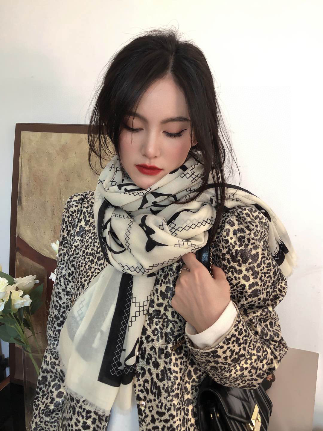   上新真心赞‼️【LV】薄羊绒长巾本款 羊绒长巾专柜同步‼️喷墨工艺呈现鲜活色彩。品质超级好‼️重磅巨